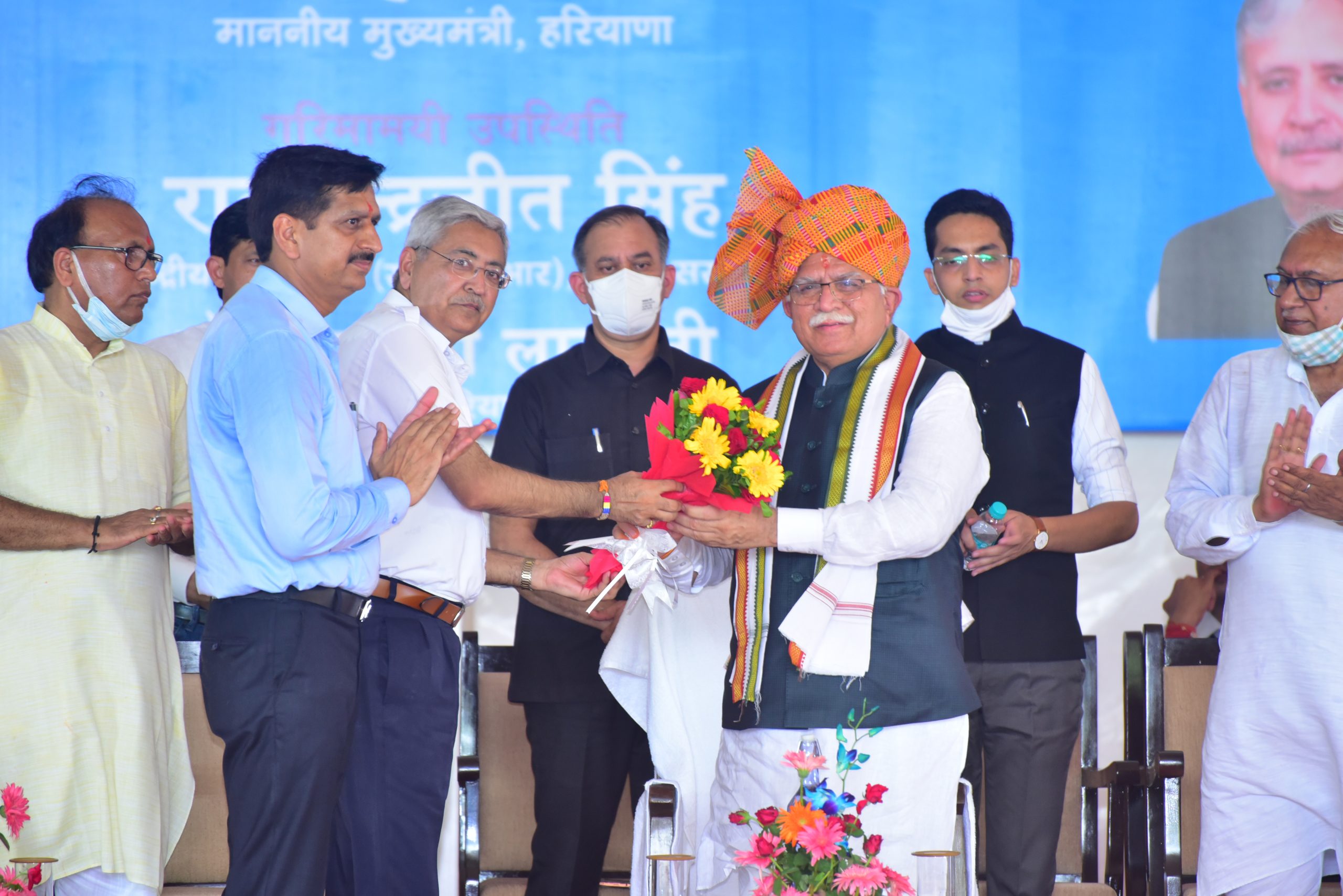 Hon'ble CM Welcomed by Vice-Chancellor of the University